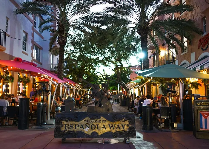 South Beach Steps To Ocean Drive Free Parking & Pet Friendly